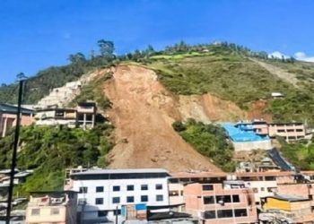 Perú: Deslave ocasionó al menos siete muertos y más de 60 casas sepultadas (+ Video)