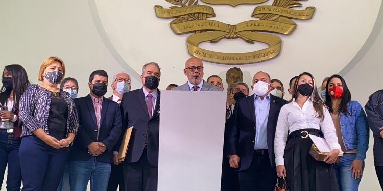 Gobierno de Maduro iniciará ronda de consultas para “reformatear” diálogo