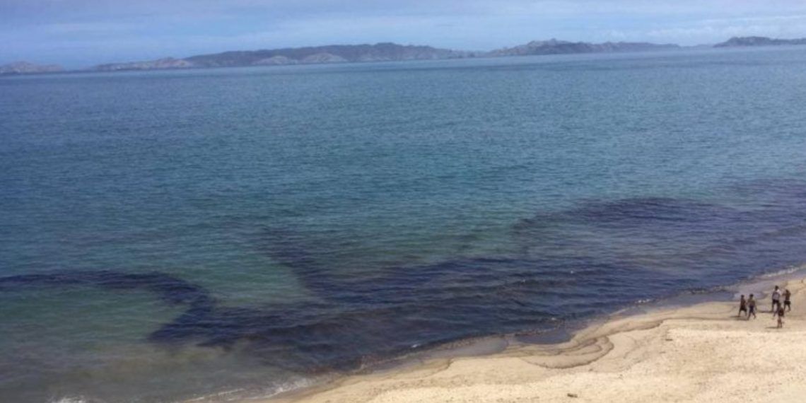 Anzoátegui: Derrame de petróleo afectó playas de Lechería