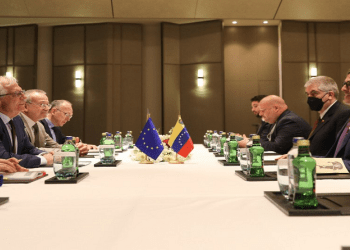 Turquía: Canciller de Venezuela manifestó disposición al diálogo tras encuentro con Josep Borrel