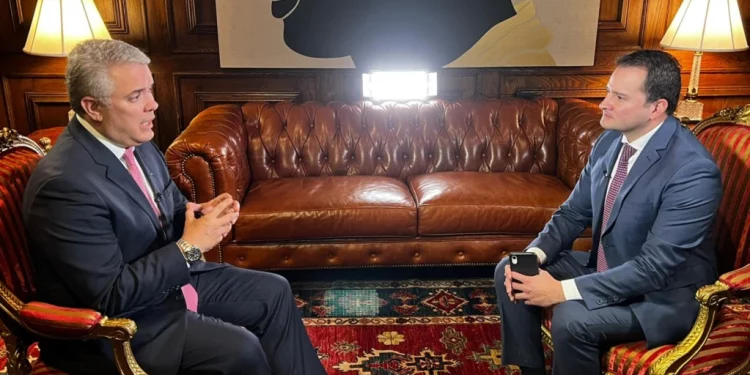 Duque: “Nicolás Maduro le ha hecho a su pueblo lo que Putin le ha hecho a Ucrania” (Entrevista con VOA+ Videos)