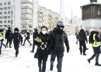Miles detenidos en protestas en Rusia contra guerra en Ucrania