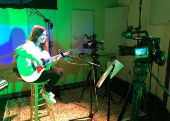Andrea Ferrero: La joven venezolana que conectó con Adam Sandler a través de una guitarra..