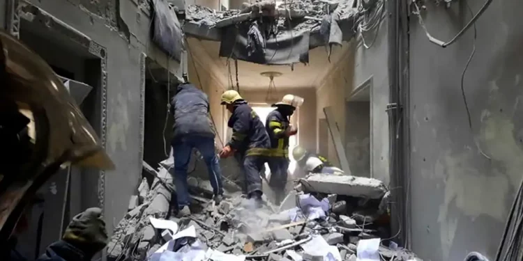 Ucrania: ÚLTIMA HORA | Bombardeos en Járkov, cientos de tanques se aproximan a Kiev (+ Video)