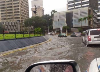 Venezuela : Critica situación tras deslizamientos de tierra, crecidas de quebradas y vías obstruidas tras intensas lluvias