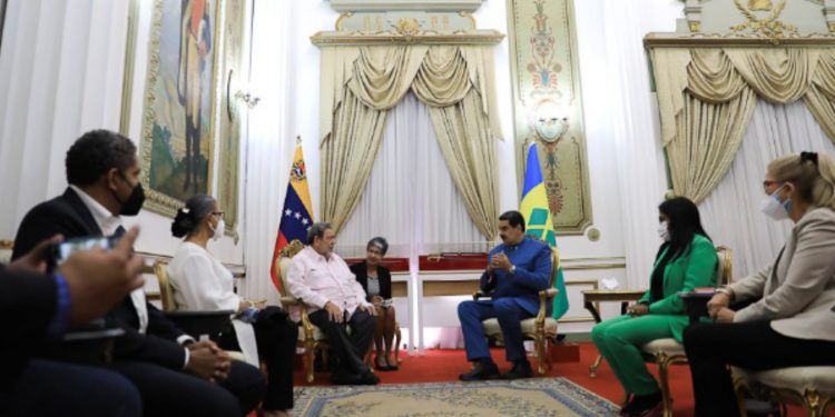 Nicolás Maduro recibió al primer ministro de San Vicente y las Granadinas en Miraflores