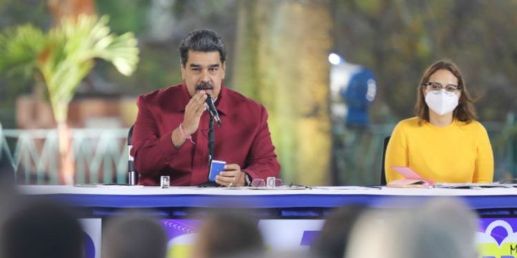 Maduro: Tenemos que reestablecer todos los CDI y todas las Clínicas Populares del país para atender a puertas abiertas