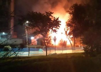 Gobierno de Maduro: Incendio en la sede del consulado en Bogotá se debe por “vandalización permanente”