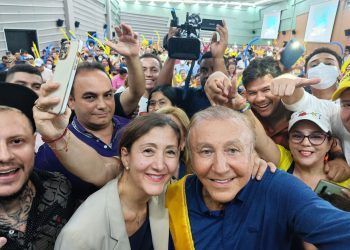 Colombia: Íngrid Betancourt retiró su candidatura a la presidencia para apoyar a  Rodolfo Hernández