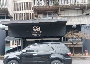 Caracas: Vecinos denuncian invasión masiva de oficinas en el Hotel Anauco Suites y otras zonas de Parque Central