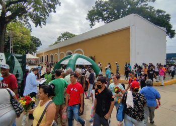 Carabobo: Gran afluencia de personas visitó el Cementerio Municipal de Valencia por el Día de las Madres