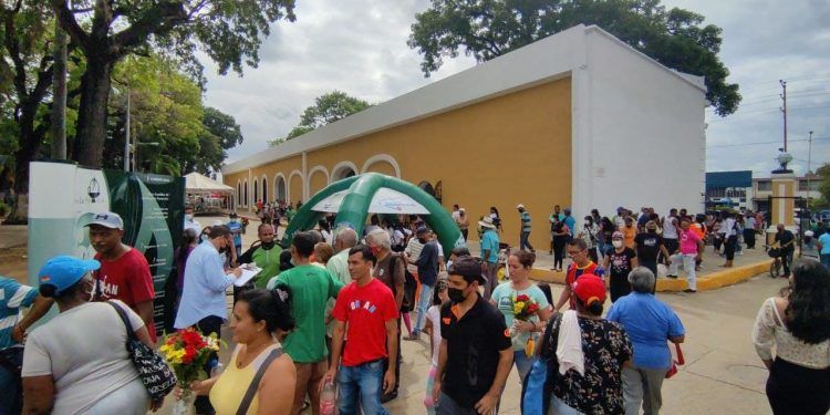 Carabobo: Gran afluencia de personas visitó el Cementerio Municipal de Valencia por el Día de las Madres