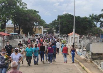 Carabobo: Gran afluencia de personas visitó el Cementerio Municipal de Valencia por el Día de las Madres