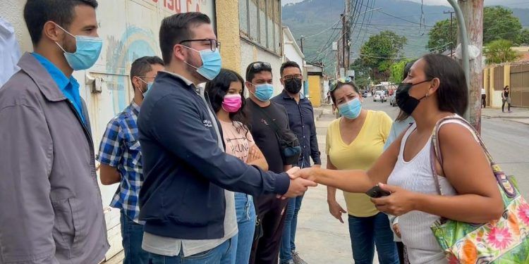 Carabobo: Concejal Marlon Díaz recorrió municipio Naguanagua escuchando problemáticas