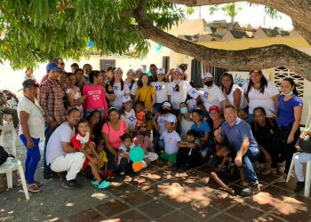 Familia T21 Down y Lake Blue compartieron con más de 70 personas con condición especial en Chichiriviche