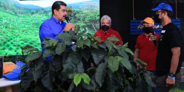 Maduro: Hay que construir rutas de exportación como fuentes de riqueza no petroleras para Venezuela