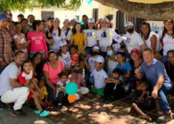 Falcón: Familia T21 Down y Lake Blue comparten con más de 70 personas de condición especial en Chichiriviche