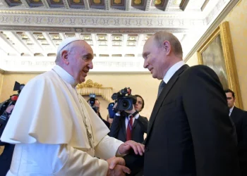 Papa Francisco quiere reunirse con Putin en Moscú