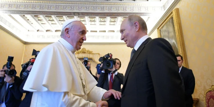 Papa Francisco quiere reunirse con Putin en Moscú