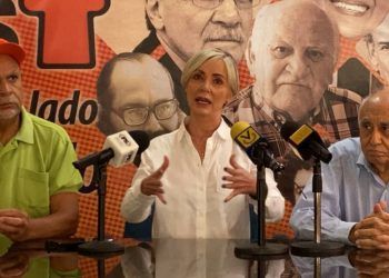 María Verdeal: El MAS llama al Gobierno nacional a respetar principios laborales y activar la tripartita