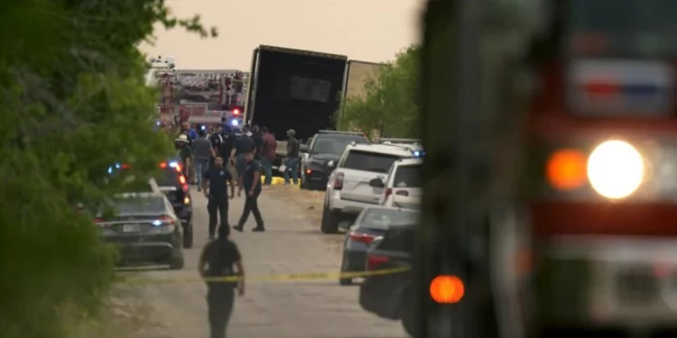 EEUU: hallan muertos a 46 migrantes en camión abandonado en Texas