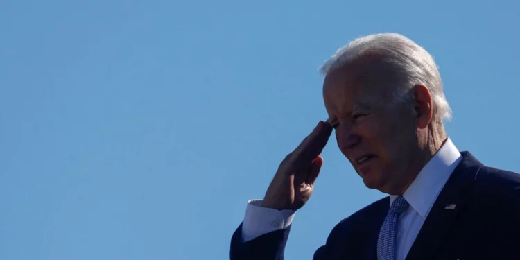 Biden sanciona la primera ley que restringe el uso de armas en décadas
