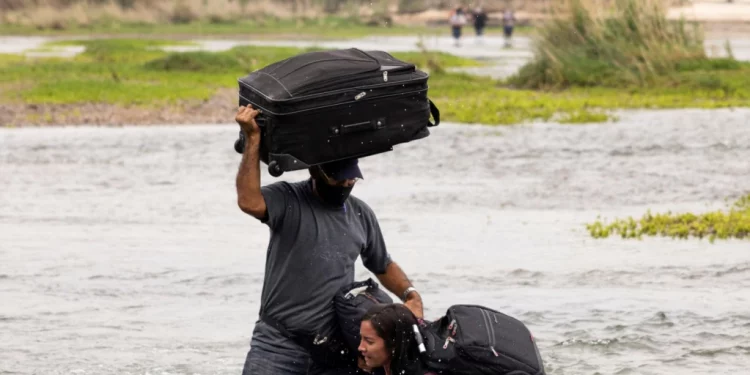 La migración venezolana es un torrente de gente que ahora fluye por nuevas rutas