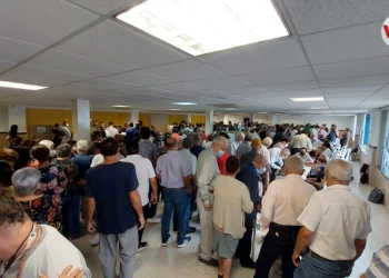 EN FOTOS: Colombianos hacen historia en una reñida elección para presidente