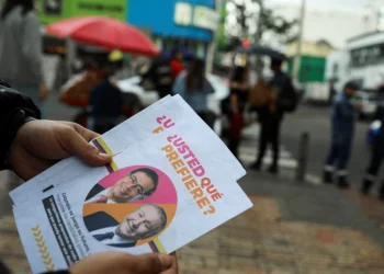 VOA: ¿Quién ganará las elecciones en Colombia según las encuestas? 