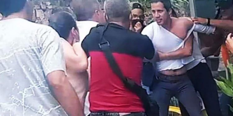 Venezuela: Juan Guaidó sufrió ataque violento por parte de un grupo de presuntos afectos al oficialismo durante visita al estado Cojedes (+ Video)