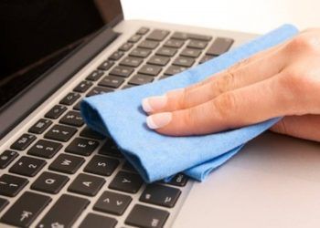 Así se limpia correctamente el teclado de una computadora o laptop