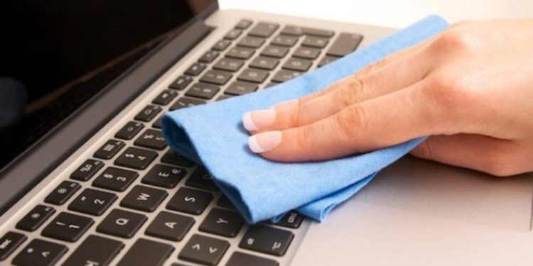 Así se limpia correctamente el teclado de una computadora o laptop