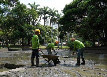 Realizan trabajos de rehabilitación integral de la plaza Fabián de Jesús Díaz en Valencia
