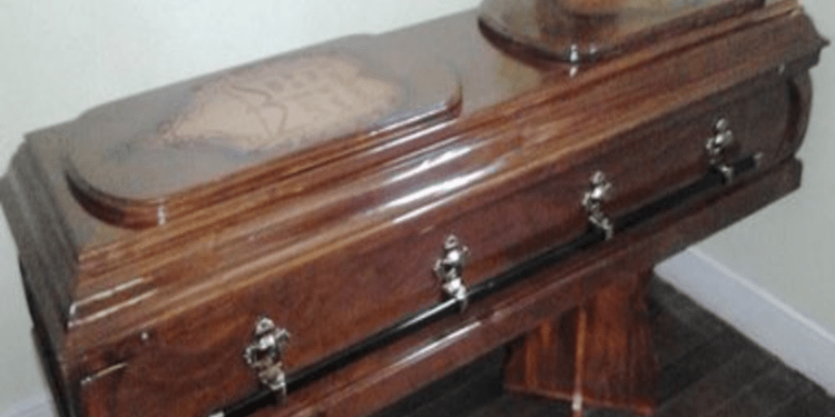 Egresados de la U de Chile, diseñan novedoso sistema funerario en descomprimiendo el monopolio en la materia