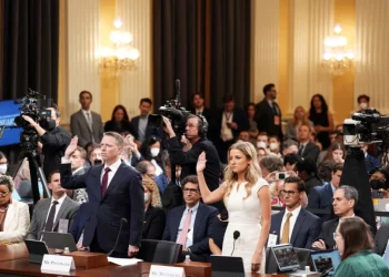 Trump se sentó por horas a ver cómo se desarrollaba el ataque al Capitolio: testigos en audiencia