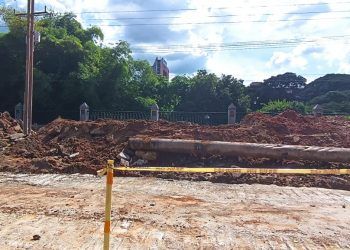 Carabobo: Hidrocentro realiza trabajos de sustitución de tuberías frente al Parque Fernando Peñalver