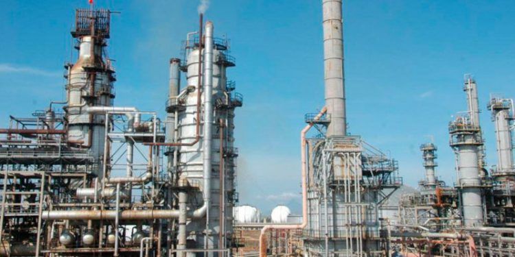 Paraguana: Fallas eléctricas ha dejado paralizada Refinería de Amuay