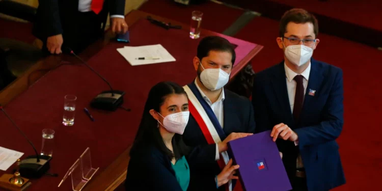 ¿Qué cambios contempla la nueva Constitución que irá a plebiscito en Chile?