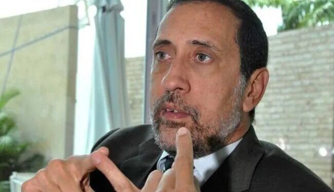 José Guerra: Devaluación del bolívar se debe a la desconfianza que tienen los venezolanos en la moneda