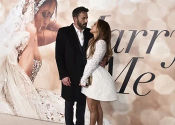 Jennifer Lopez y Affleck se casan en compañía de amigos y familiares