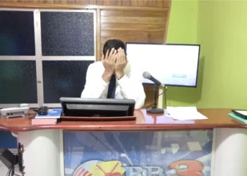 Periodista rompe en llanto en Nicaragua tras ser cancelado su canal de TV. «Fue el sueño de mi vida»