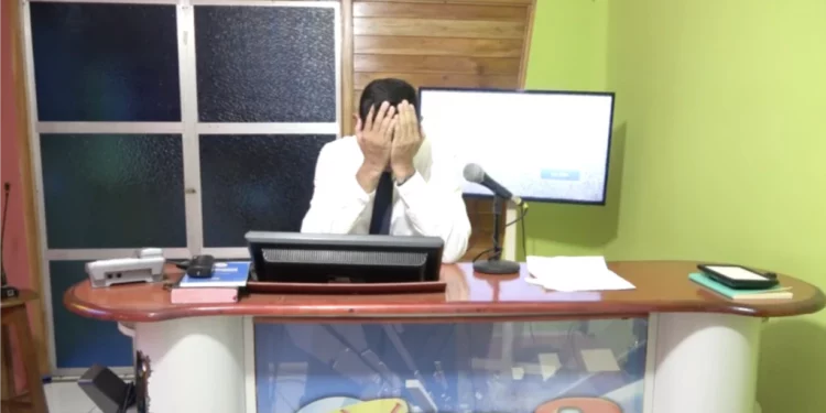 Periodista rompe en llanto en Nicaragua tras ser cancelado su canal de TV. «Fue el sueño de mi vida»