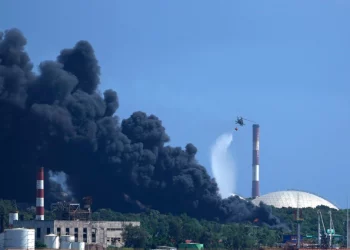 Cuba: Incendio en tanque de petróleo provoca explosiones y deja decenas de heridos