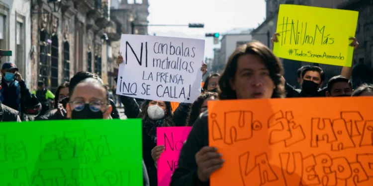 Asesinan a periodista en centro de México, van 13 en 2022