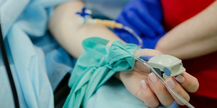 Detectan importantes diferencias en sobrevida de pacientes con cáncer colorrectal según nivel socioeconómico
