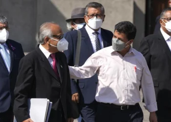 Primer Ministro de Perú presenta su renuncia al presidente Castillo