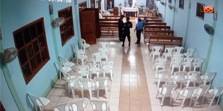 Nicaragua: Policía irrumpe en iglesia tras cancelación de 7 emisoras radiales