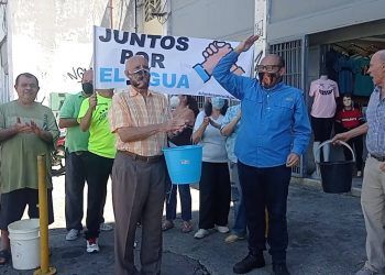 Caracas: Vecinos de La Candelaria y San Agustín protestan en plena avenida Universidad por tener 10 días sin agua