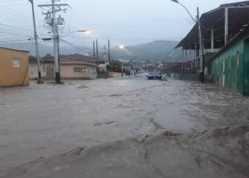 Anzoátegui: Colapsan vías y reportan desbordamiento de ríos por intensas lluvias (+ Video)