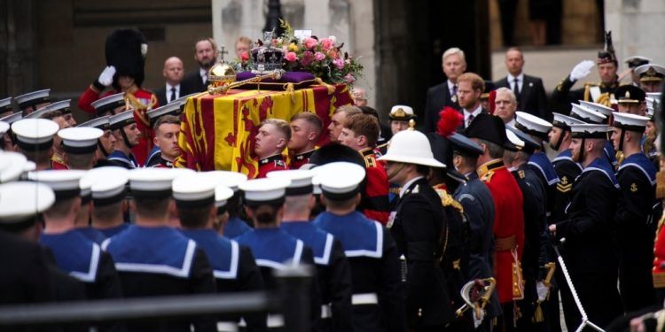Sombría pompa en el funeral de la reina Isabel en Londres (+ Video)